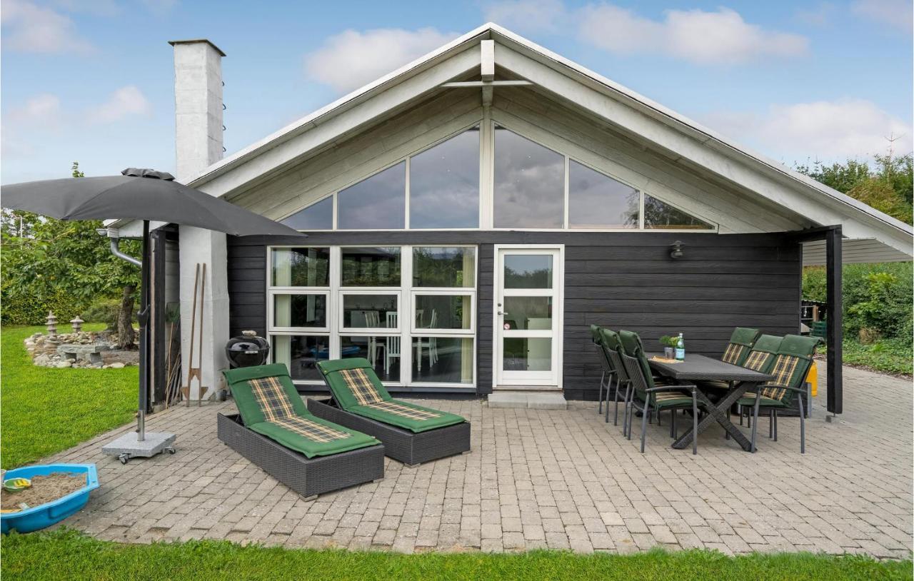 Beautiful Home In Borkop With Kitchen Exterior foto